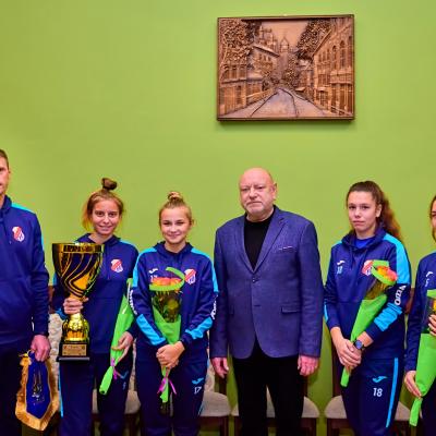 Зустріч ректора із гравчинями збірної УДПУ з футболу